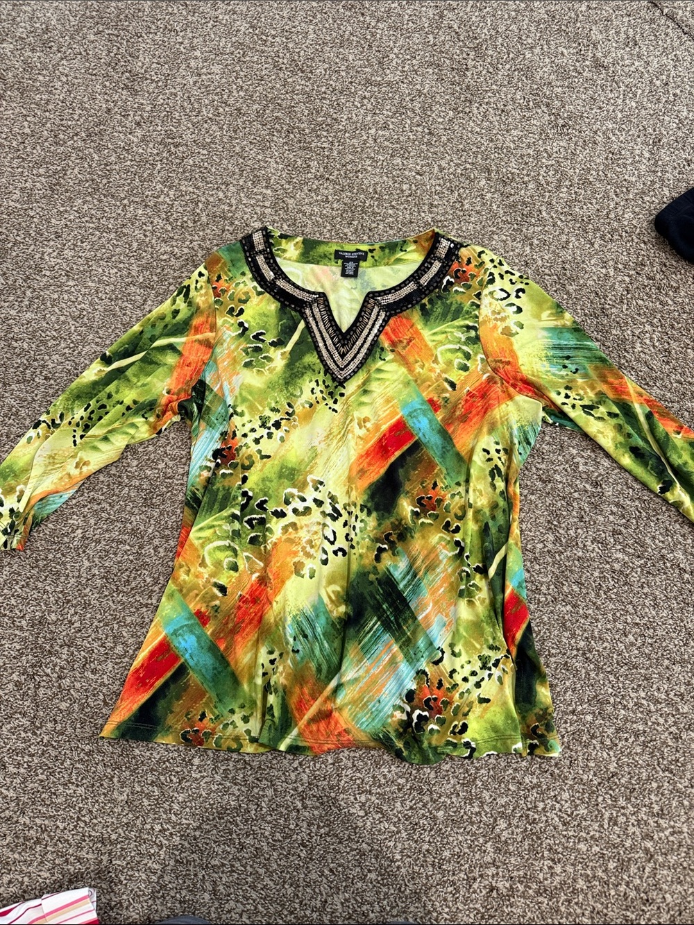 Valerie Stevens Green Multicolor Long-Sleeve V-Neck Embellished Top, size 2X